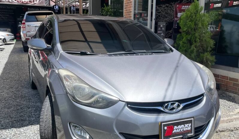 
								HYUNDAI ELANTRA GLS 1.8 SD MT full									