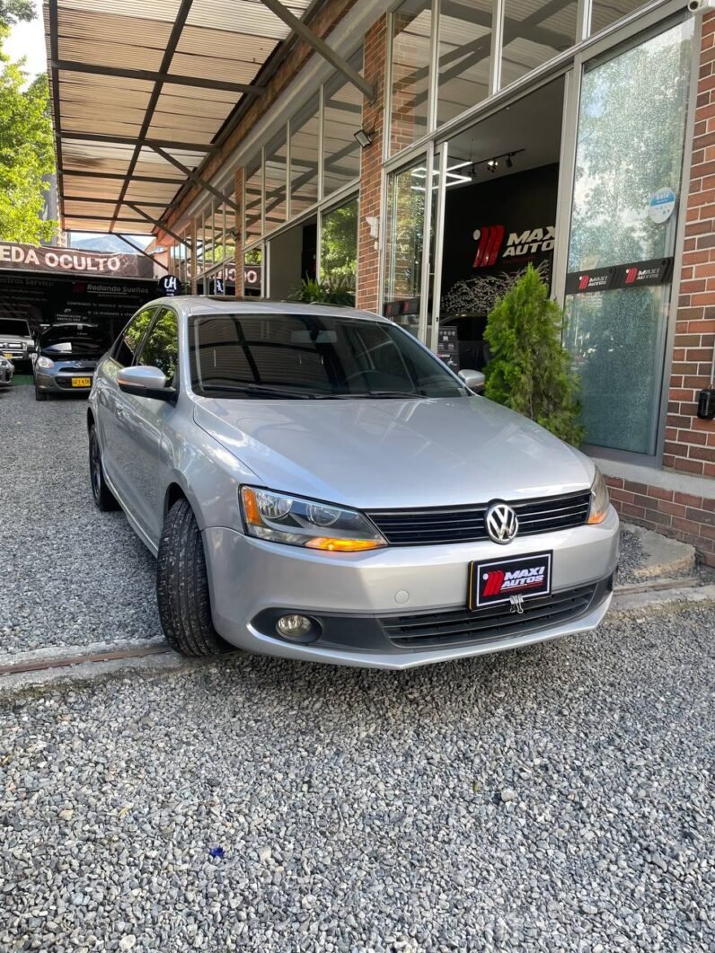 
								VOLKSWAGEN NEW JETTA CONFORTLINE 2.5L AT full									