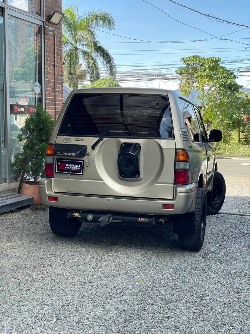 
								TOYOTA PRADO SUMO 2.7 MT 4X4 full									