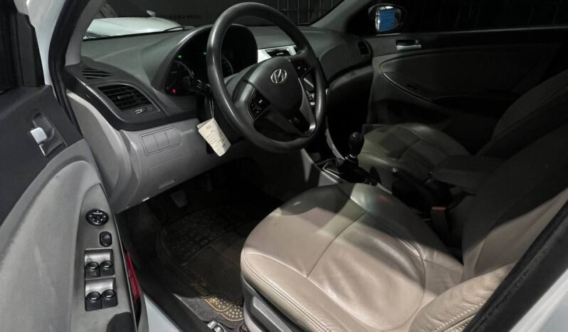 
								HYUNDAI ACCENT PREMIUM 1.6 MT SD full									