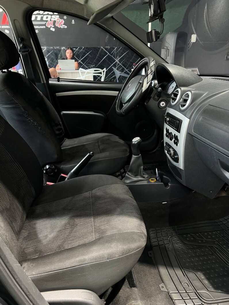
								RENAULT LOGAN DYNAMIQUE 1.6 full									
