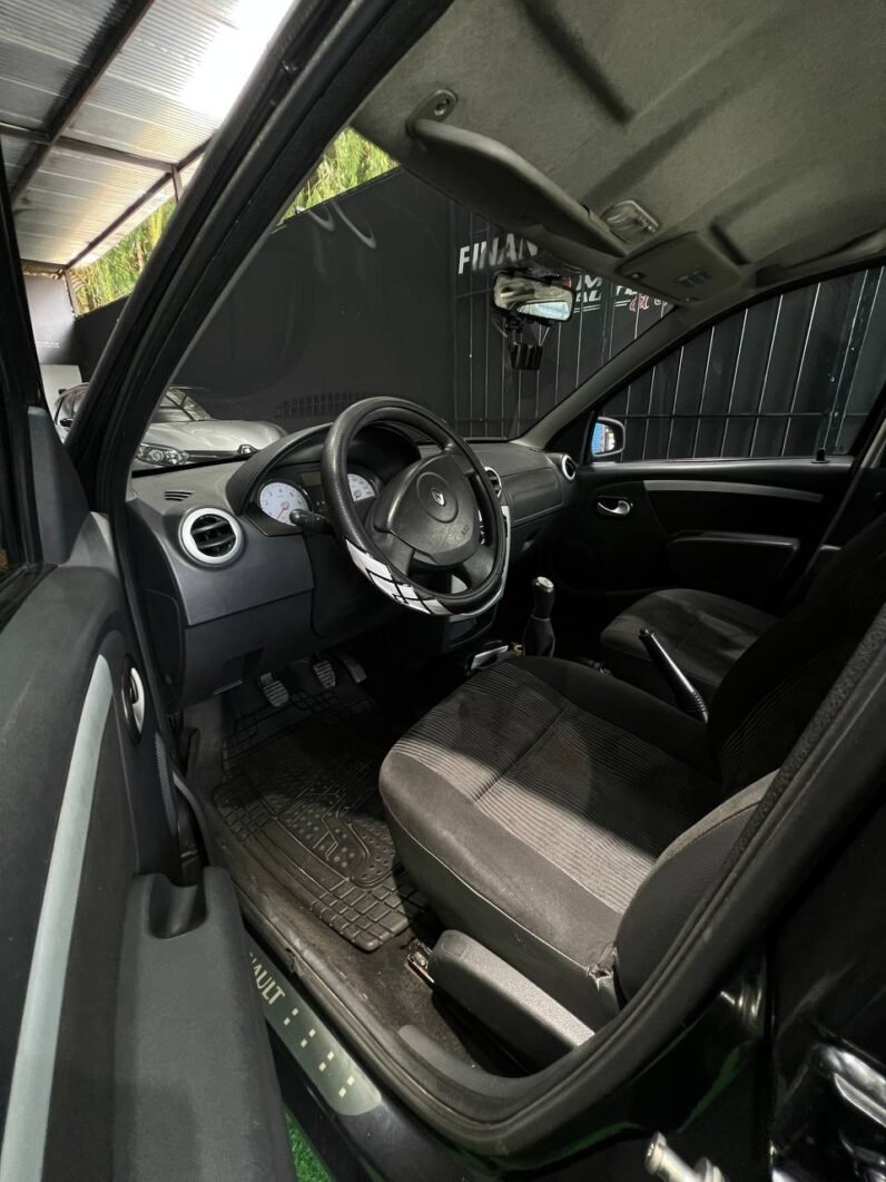 
								RENAULT LOGAN DYNAMIQUE 1.6 full									
