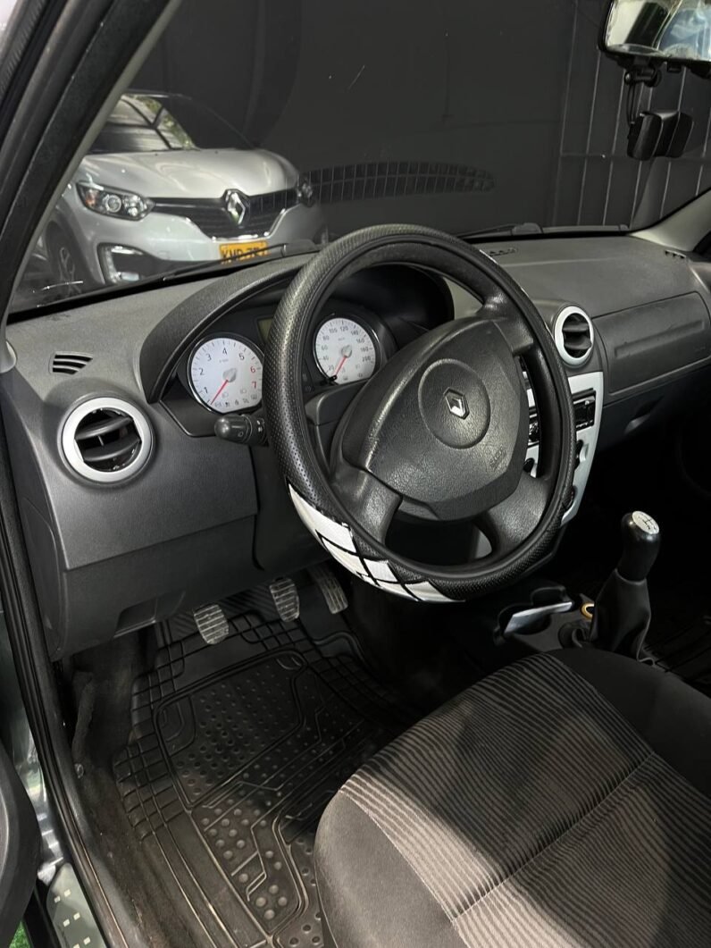 
								RENAULT LOGAN DYNAMIQUE 1.6 full									