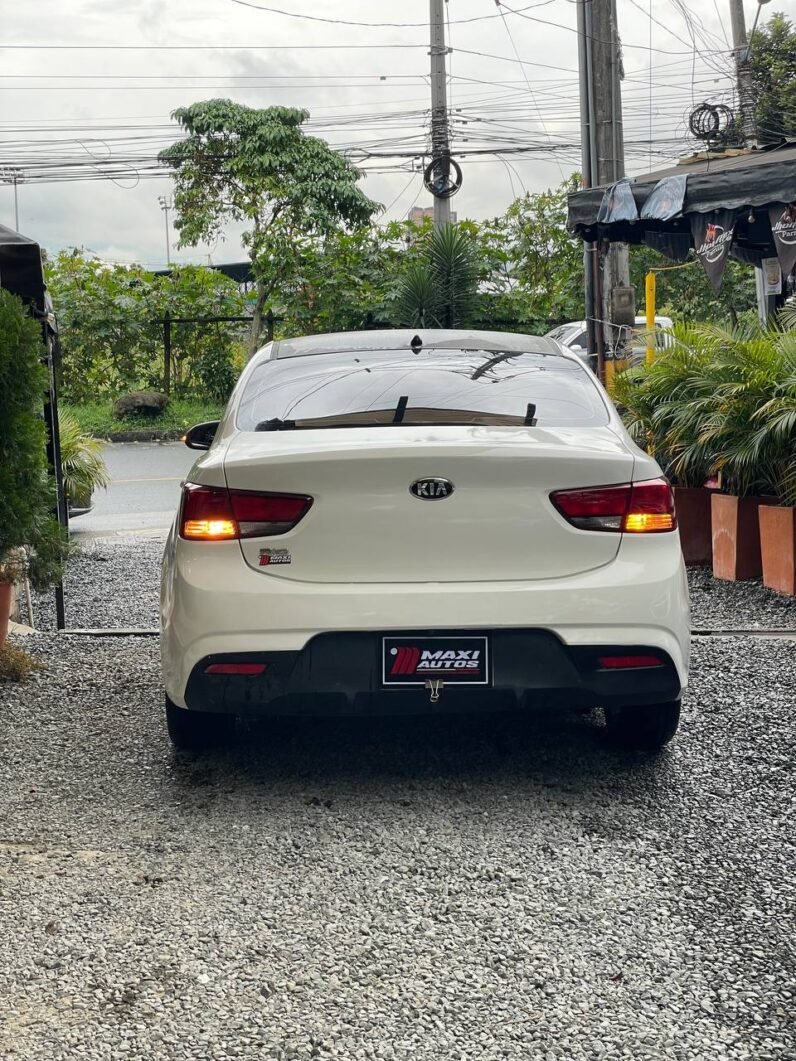 
								KIA RIO VIBRANT MT 1.4 full									