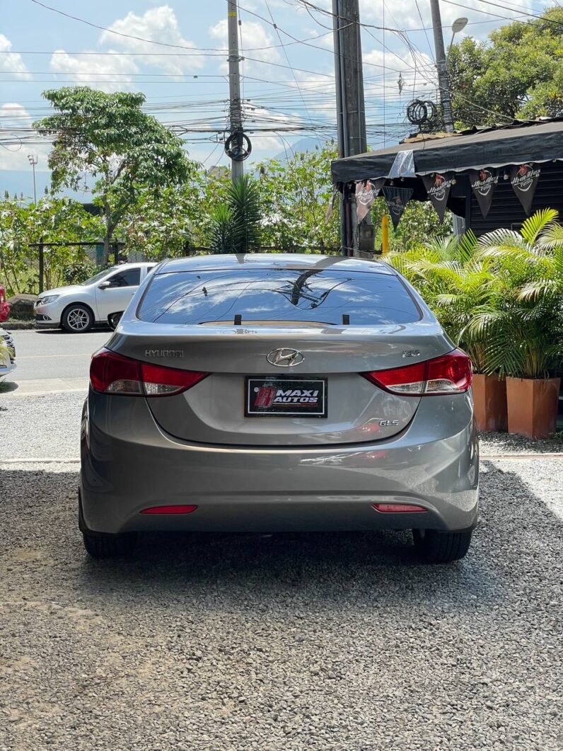 
								HYUNDAI ELANTRA GLS 1.8 SD MT full									