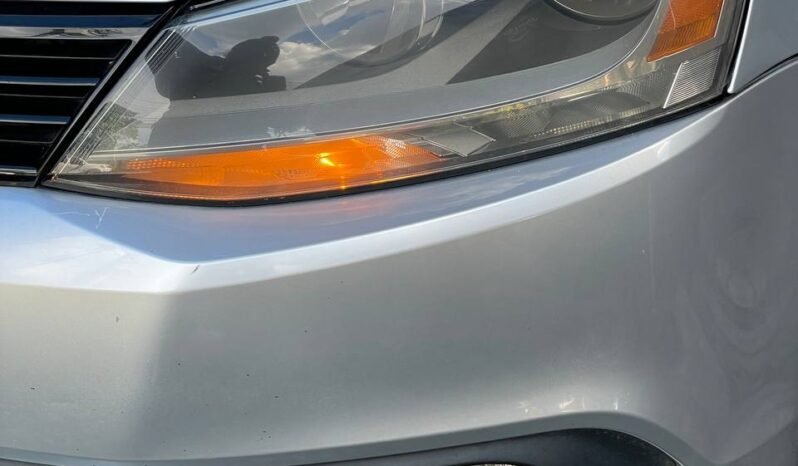 
								VOLKSWAGEN NEW JETTA CONFORTLINE 2.5L AT full									
