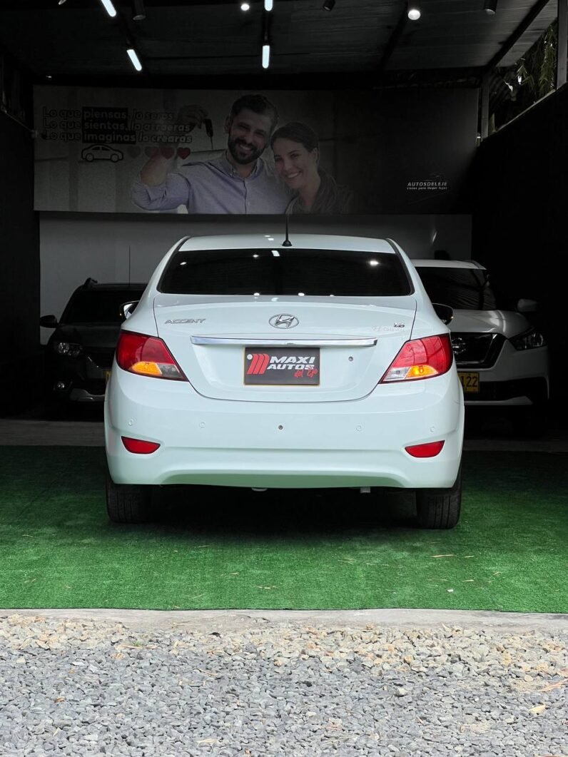 
								HYUNDAI ACCENT PREMIUM 1.6 MT SD full									