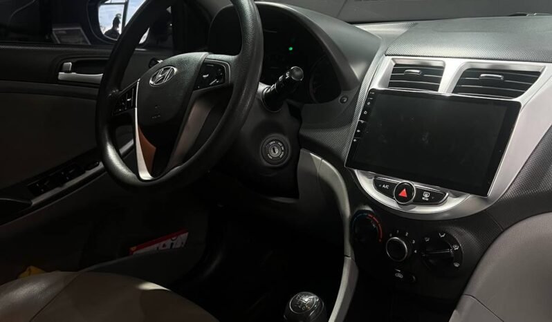 
								HYUNDAI ACCENT PREMIUM 1.6 MT SD full									