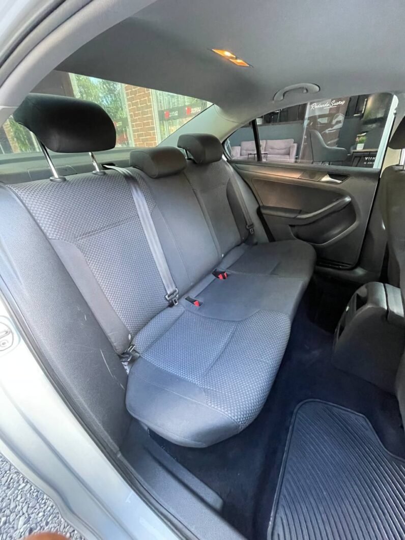
								VOLKSWAGEN NEW JETTA CONFORTLINE 2.5L AT full									
