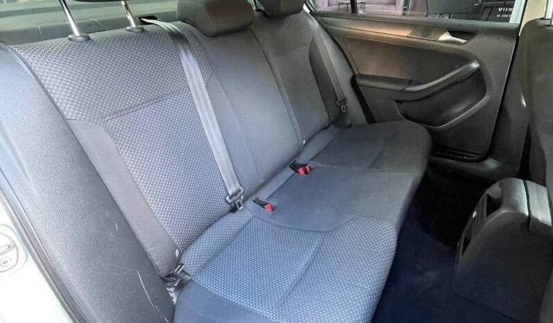 
								VOLKSWAGEN NEW JETTA CONFORTLINE 2.5L AT full									