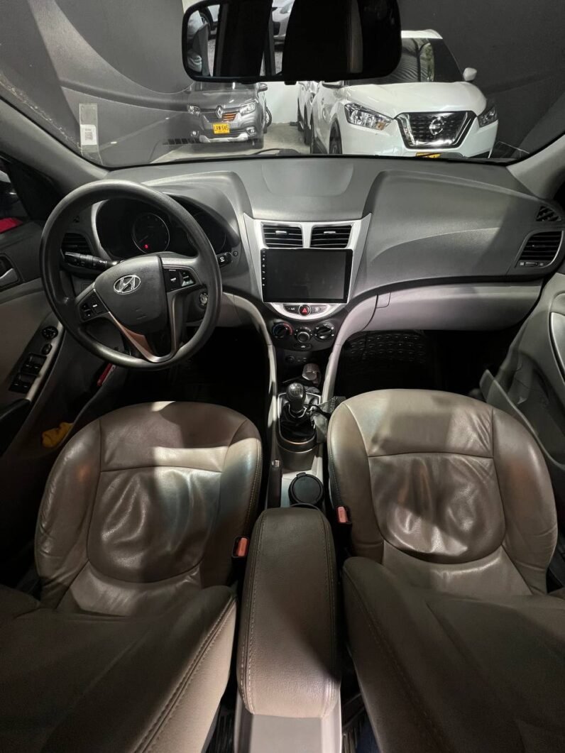
								HYUNDAI ACCENT PREMIUM 1.6 MT SD full									