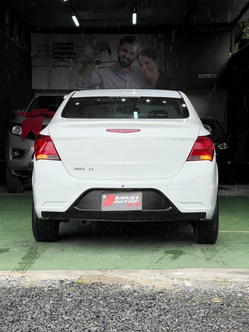 
								CHEVROLET ONIX LT 1.4 MT full									
