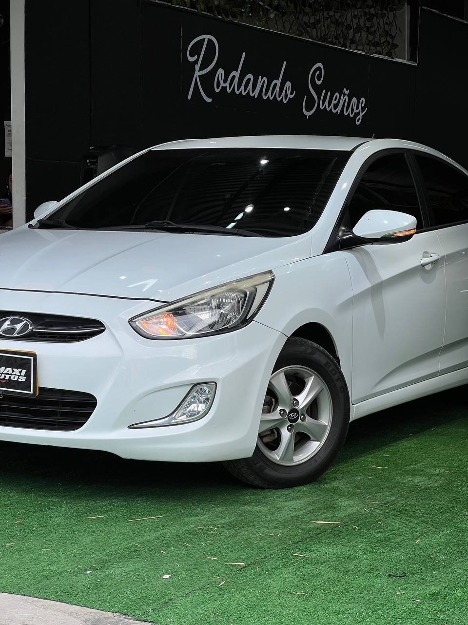 HYUNDAI ACCENT PREMIUM 1.6 MT SD