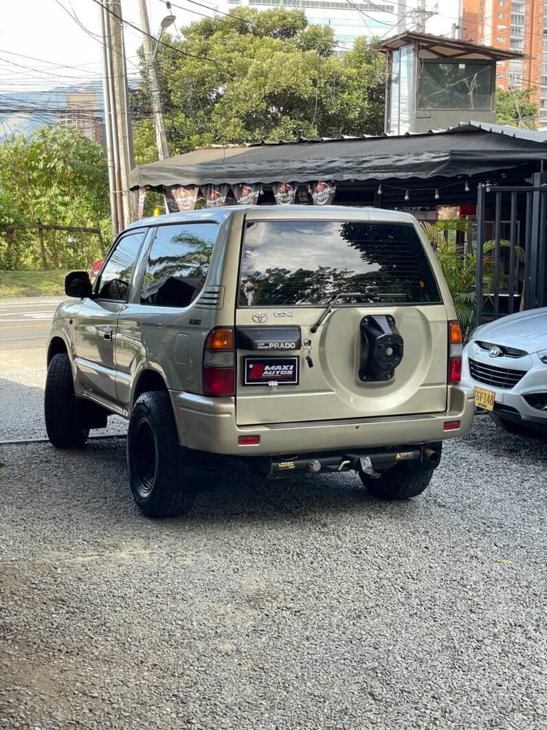 
								TOYOTA PRADO SUMO 2.7 MT 4X4 full									