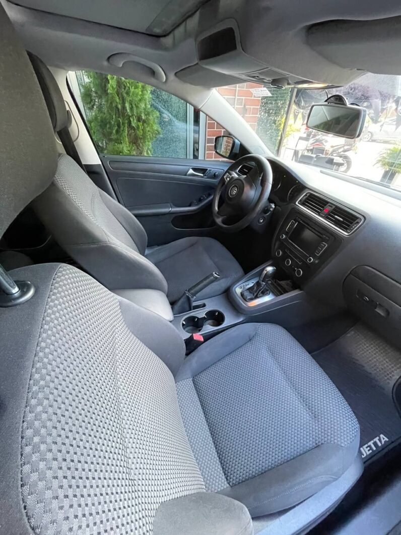 
								VOLKSWAGEN NEW JETTA CONFORTLINE 2.5L AT full									
