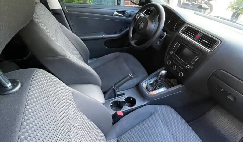 
								VOLKSWAGEN NEW JETTA CONFORTLINE 2.5L AT full									