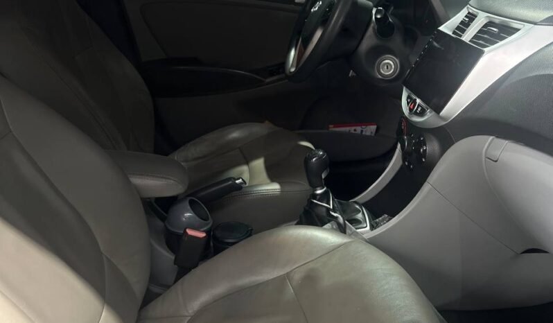 
								HYUNDAI ACCENT PREMIUM 1.6 MT SD full									