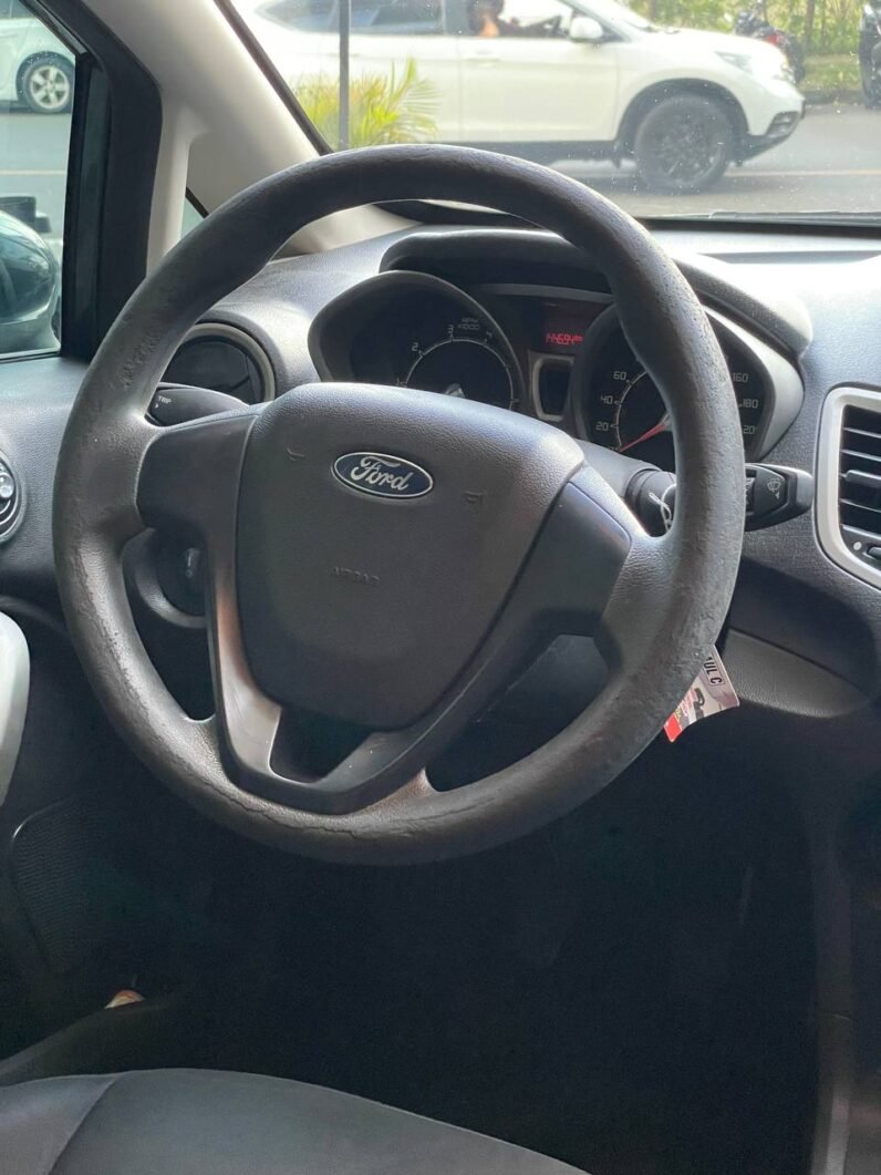 
								FORD FIESTA SE MT 1.6 SD full									