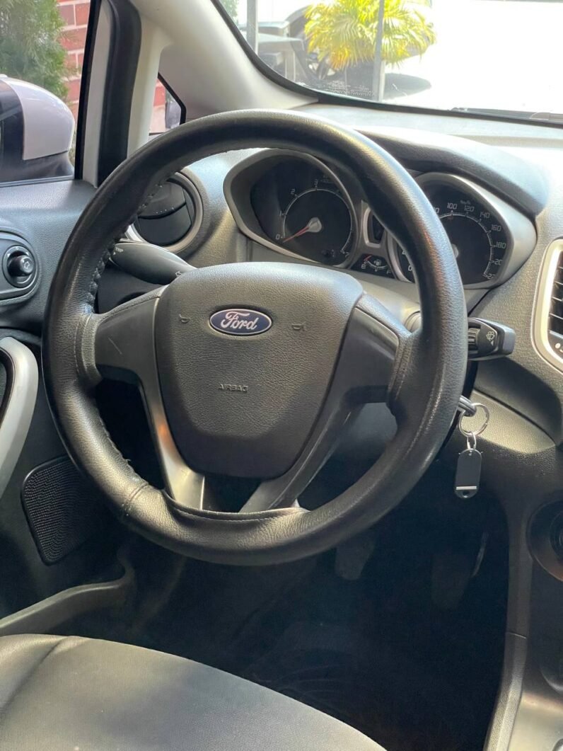 
								FORD FIESTA SE MT  SPORTBACK 1.6 full									