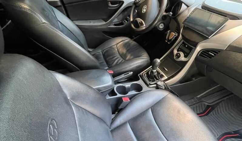 
								HYUNDAI ELANTRA GLS 1.8 SD MT full									