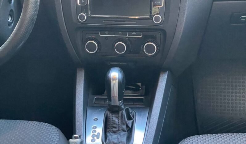 
								VOLKSWAGEN NEW JETTA CONFORTLINE 2.5L AT full									
