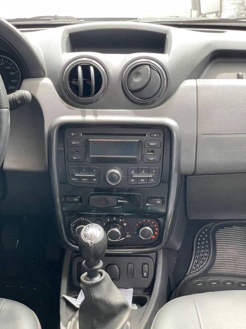 
								RENAULT DUSTER DYNAMIQUE 2.O MT 4X2 full									