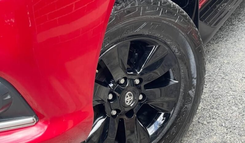 
								TOYOTA HILUX 2.8 DIESEL AT 4X4 full									