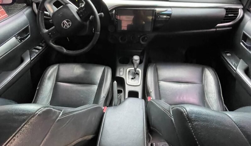 
								TOYOTA HILUX 2.8 DIESEL AT 4X4 full									