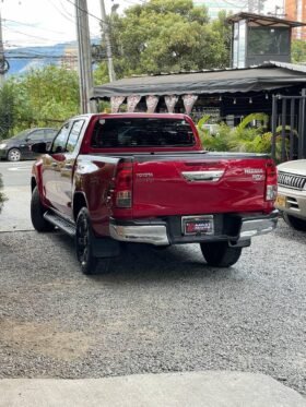 TOYOTA HILUX 2.8 DIESEL AT 4X4