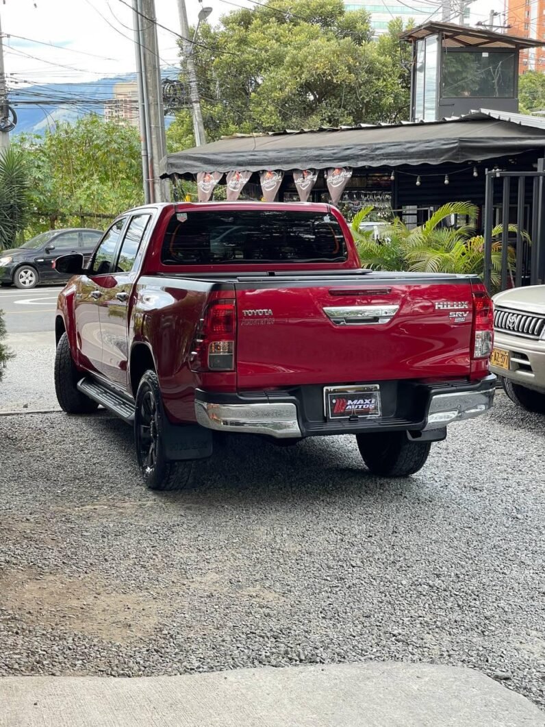 
								TOYOTA HILUX 2.8 DIESEL AT 4X4 full									