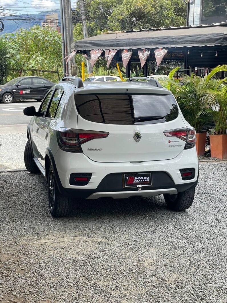 
								RENAULT STEPWAY INTENS AT full									