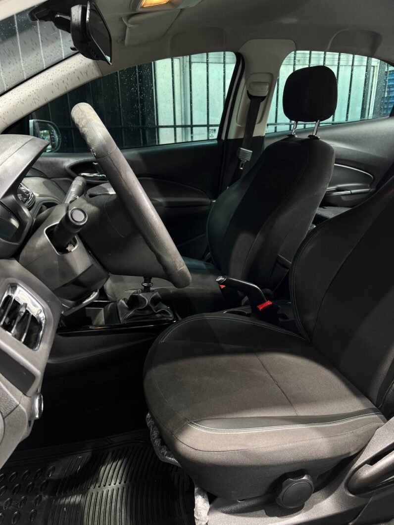 
								CHEVROLET ONIX LT 1.4 MT full									