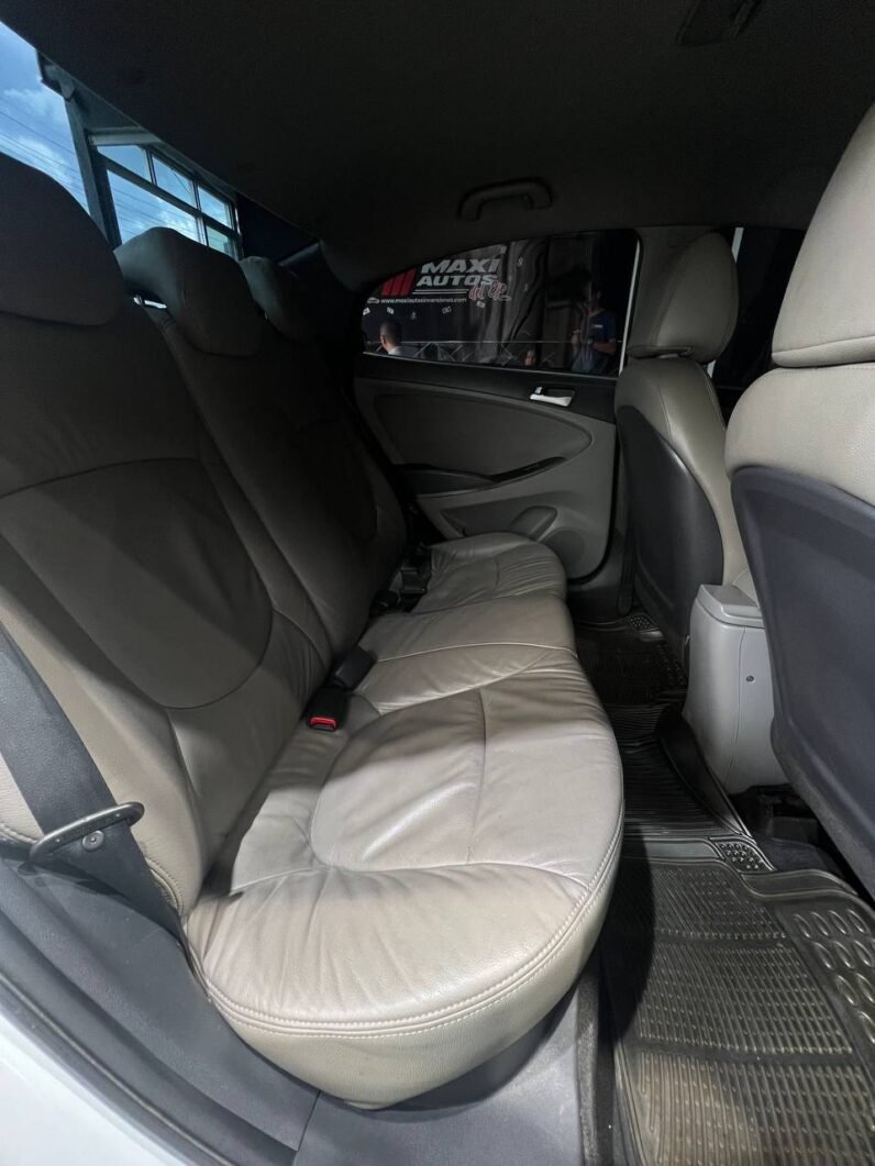 
								HYUNDAI ACCENT PREMIUM 1.6 MT SD full									