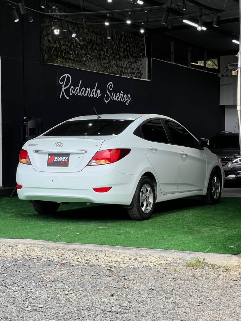 
								HYUNDAI ACCENT PREMIUM 1.6 MT SD full									