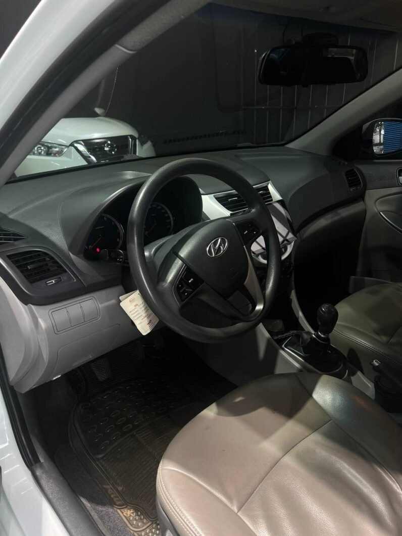 
								HYUNDAI ACCENT PREMIUM 1.6 MT SD full									