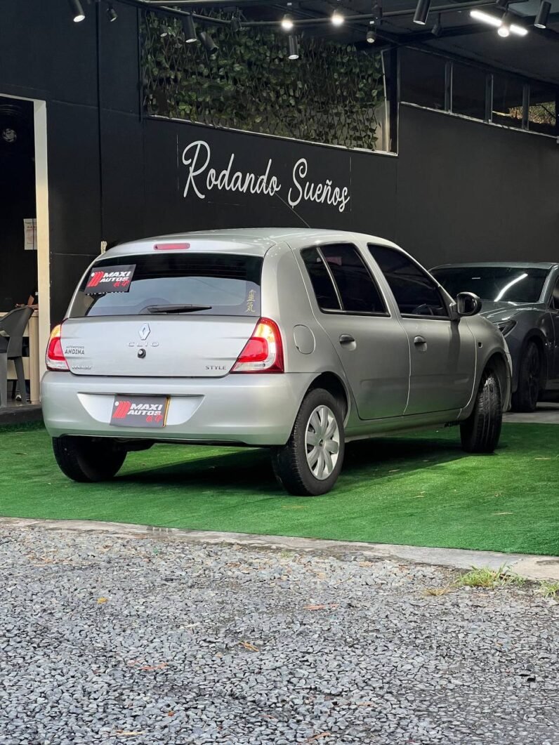 
								RENAULT CLIO STYLE full									