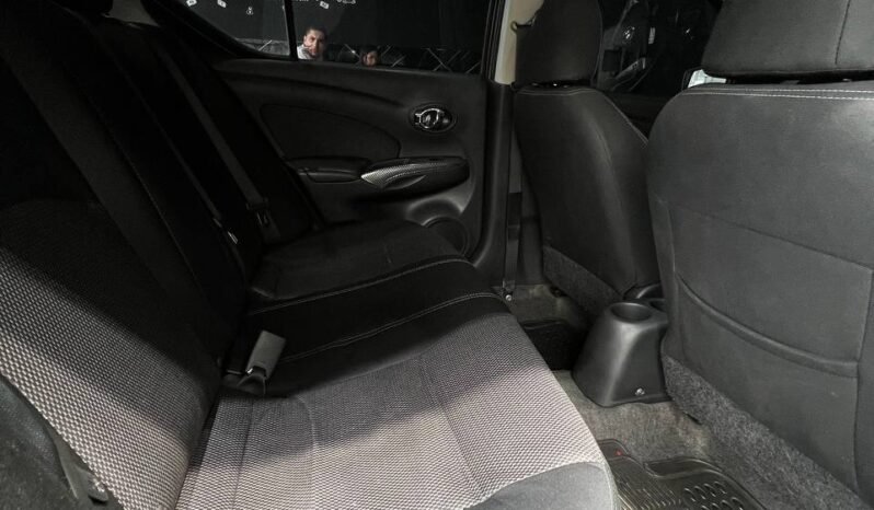 
								NISSAN VERSA ADVANCE MT 1.6 SD full									