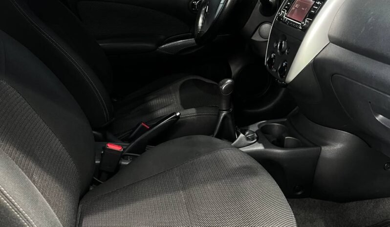 
								NISSAN VERSA ADVANCE MT 1.6 SD full									