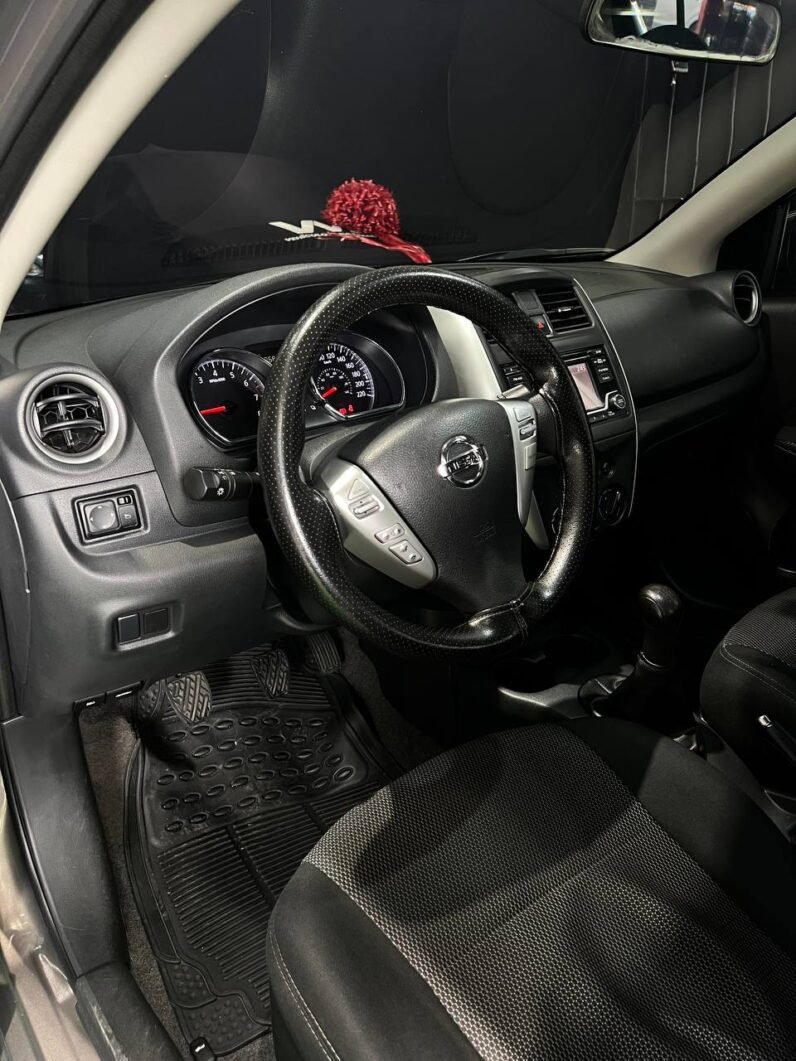 
								NISSAN VERSA ADVANCE MT 1.6 SD full									