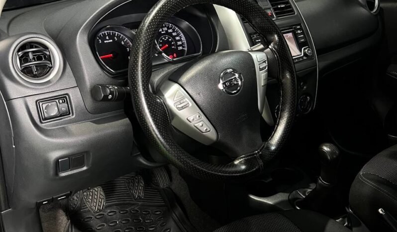 
								NISSAN VERSA ADVANCE MT 1.6 SD full									