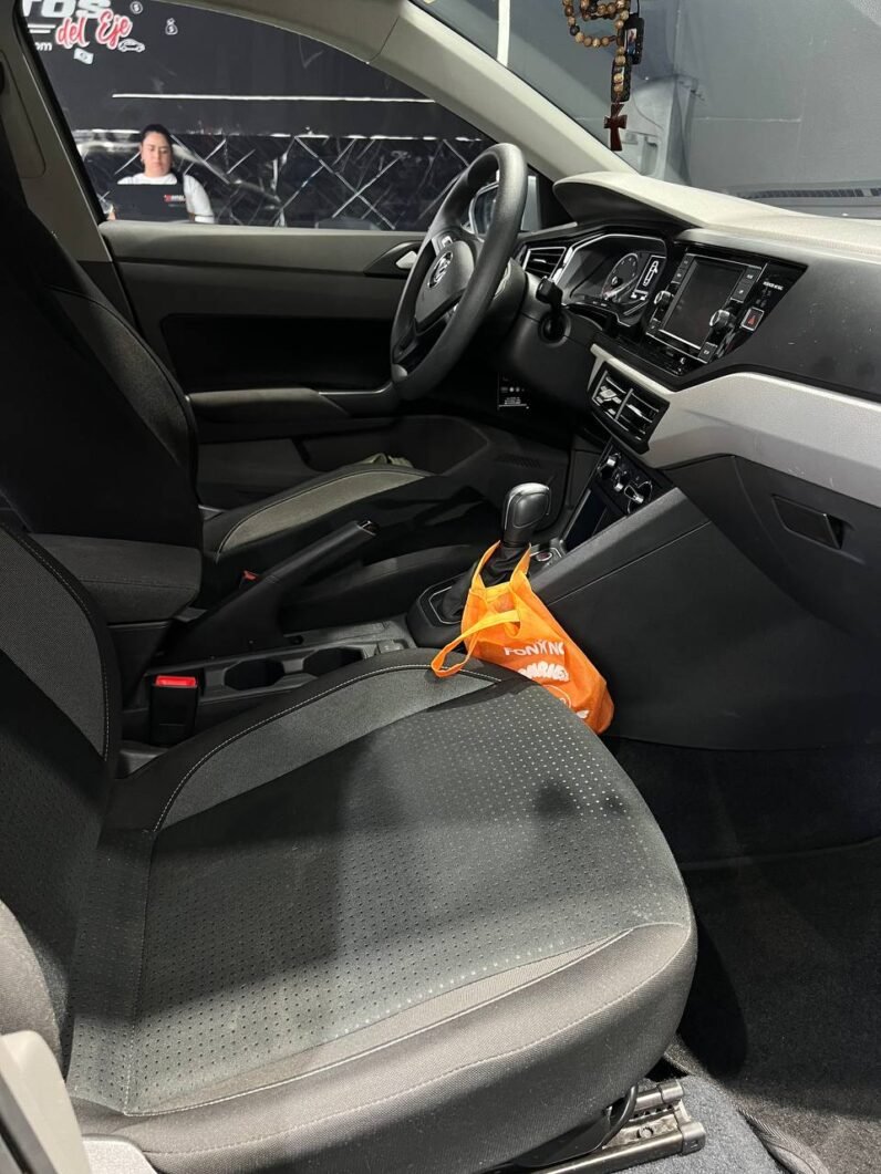 
								VOLKSWAGEN VIRTUS COMFORTLINE 1.6 AUT full									