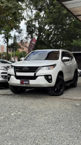 TOYOTA FORTUNER SR 2.7 AT 4X2 GASOLINA