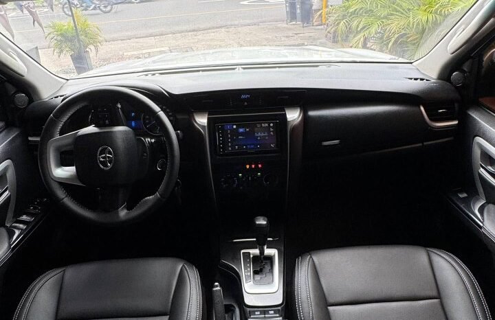 
								TOYOTA FORTUNER SR 2.7 AT 4X2 GASOLINA full									