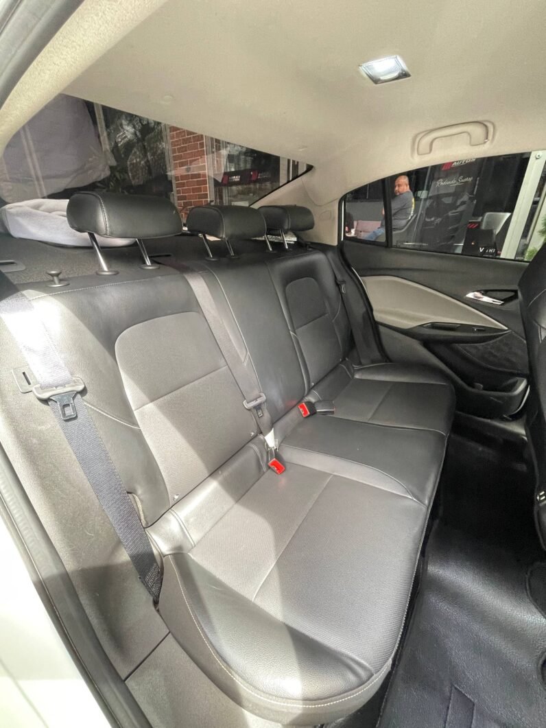 
								CHEVROLET ONIX PREMIER TURBO 1.0L SEDAN full									