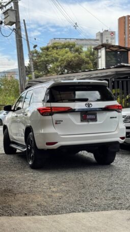
										TOYOTA FORTUNER SR 2.7 AT 4X2 GASOLINA full									