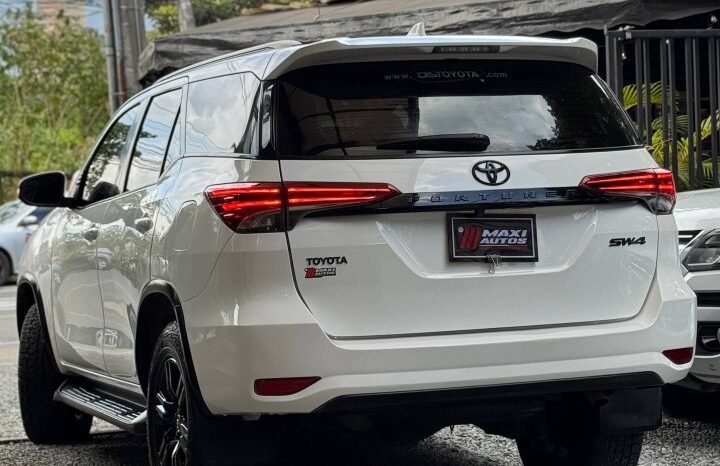 
								TOYOTA FORTUNER SR 2.7 AT 4X2 GASOLINA full									