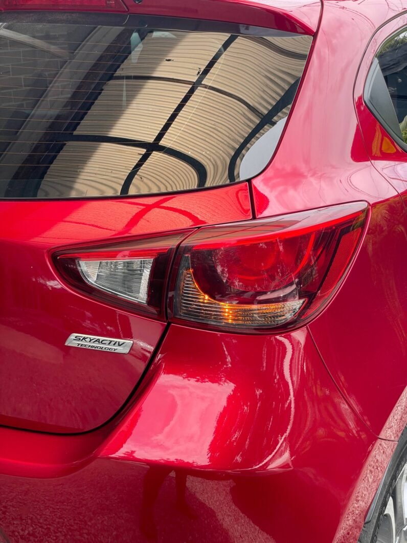 
								MAZDA 2 GRAND TOURING LX 1.5 AT full									