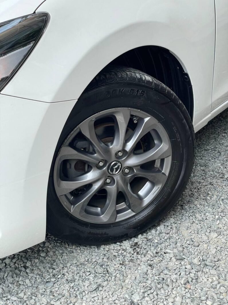 
								MAZDA 2 TOURING SEDAN AT 1.5CC full									