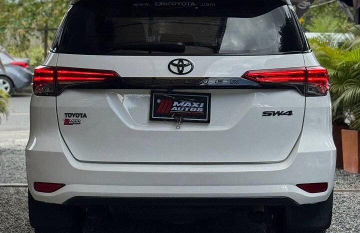 
								TOYOTA FORTUNER SR 2.7 AT 4X2 GASOLINA full									