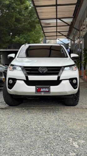 TOYOTA FORTUNER SR 2.7 AT 4X2 GASOLINA
